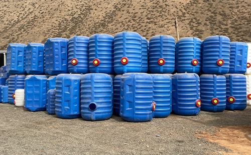 雨水收集与利用：万科华洁临夏县塑料桶提供创新解决方案