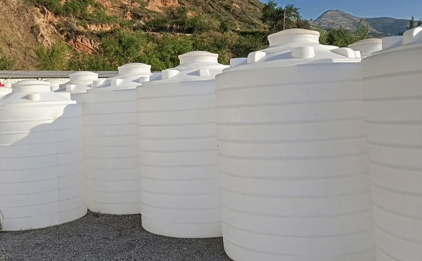 化工液体储存注意事项——选对PE临夏县塑料桶避免安全隐患