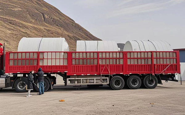 临夏县塑料桶装车完毕准备运输中
