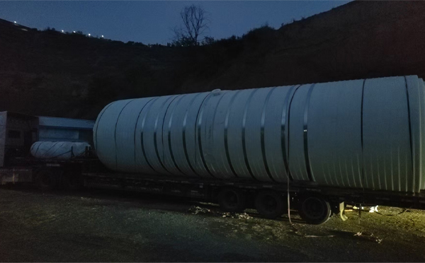 临夏县圆桶运输途中